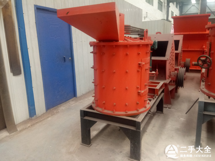 輕型800型立式復(fù)合破碎機(jī) 輕型800型立式復(fù)合破碎機(jī)