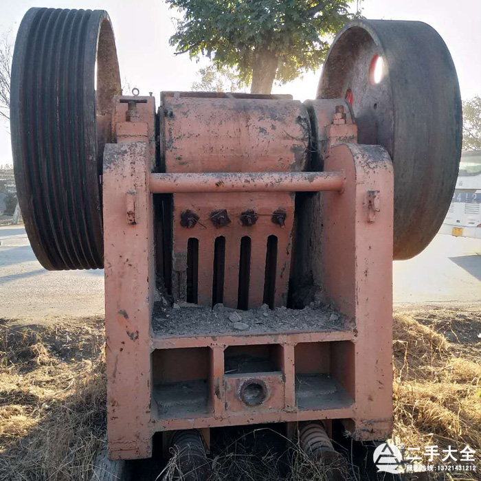 大型69顎式破碎機(jī) 大型69顎式破碎機(jī)