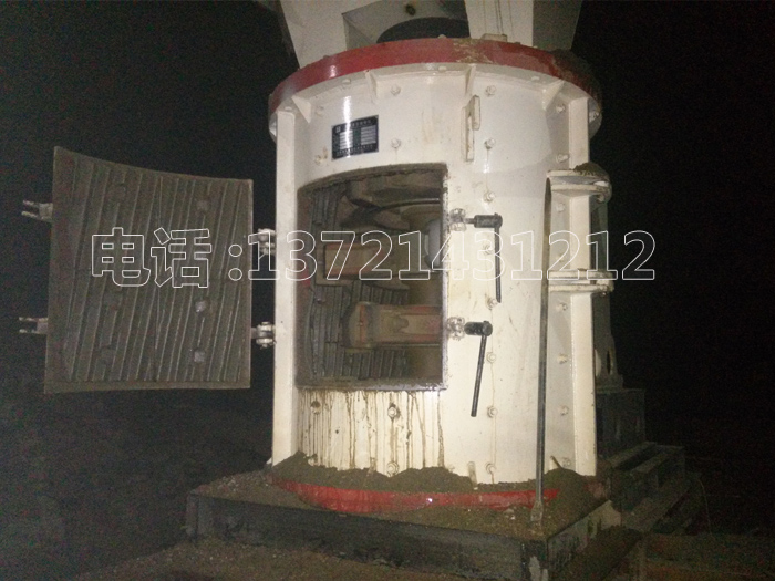 1250立式板錘制砂機(jī)打河卵石 1250立式板錘制砂機(jī)打河卵石