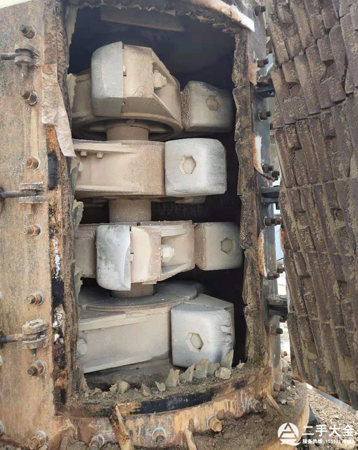 立式板錘制砂機(jī)內(nèi)部結(jié)構(gòu) 立式板錘制砂機(jī)內(nèi)部結(jié)構(gòu)