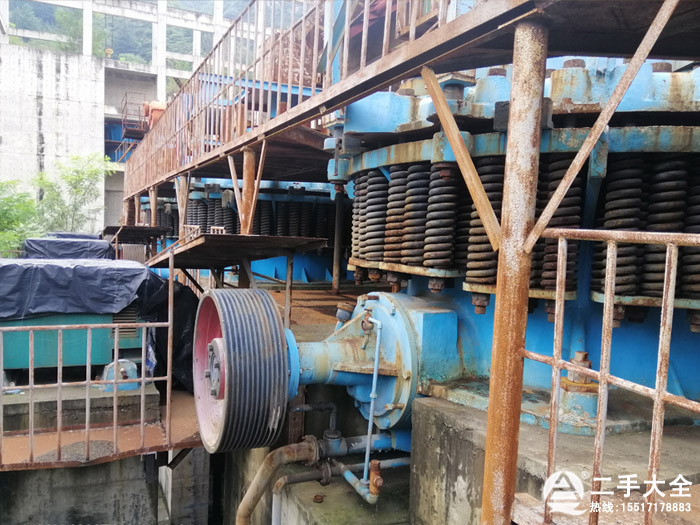 大型圓錐破碎機(jī) 大型圓錐破碎機(jī)