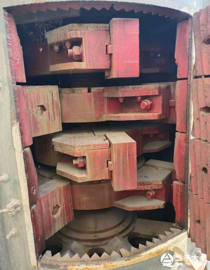 立軸破碎機(jī)內(nèi)部結(jié)構(gòu) 立軸破碎機(jī)內(nèi)部結(jié)構(gòu)