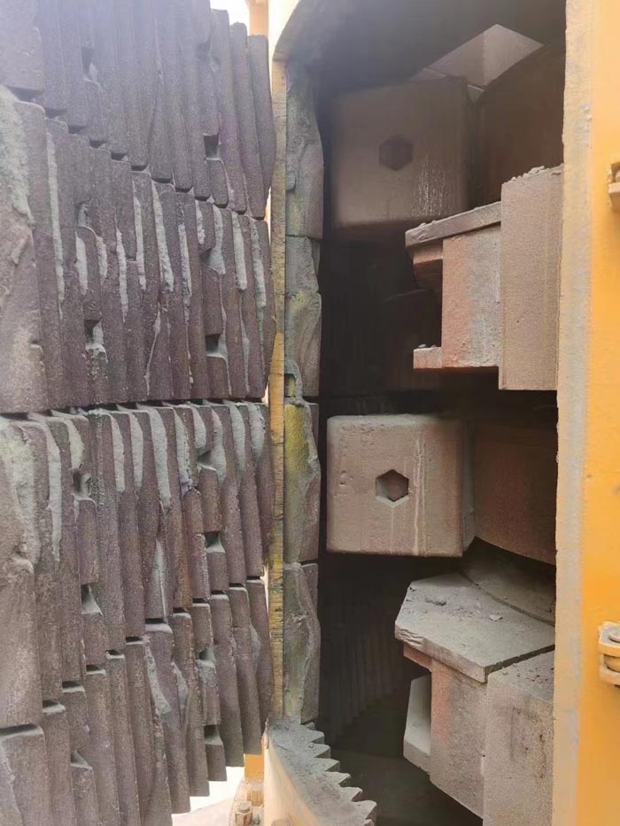 立軸制砂機(jī)內(nèi)部結(jié)構(gòu) 立軸制砂機(jī)內(nèi)部結(jié)構(gòu)