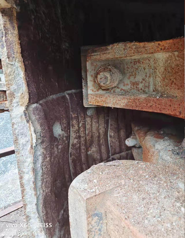 立軸制砂機(jī)內(nèi)部情況 立軸制砂機(jī)內(nèi)部情況