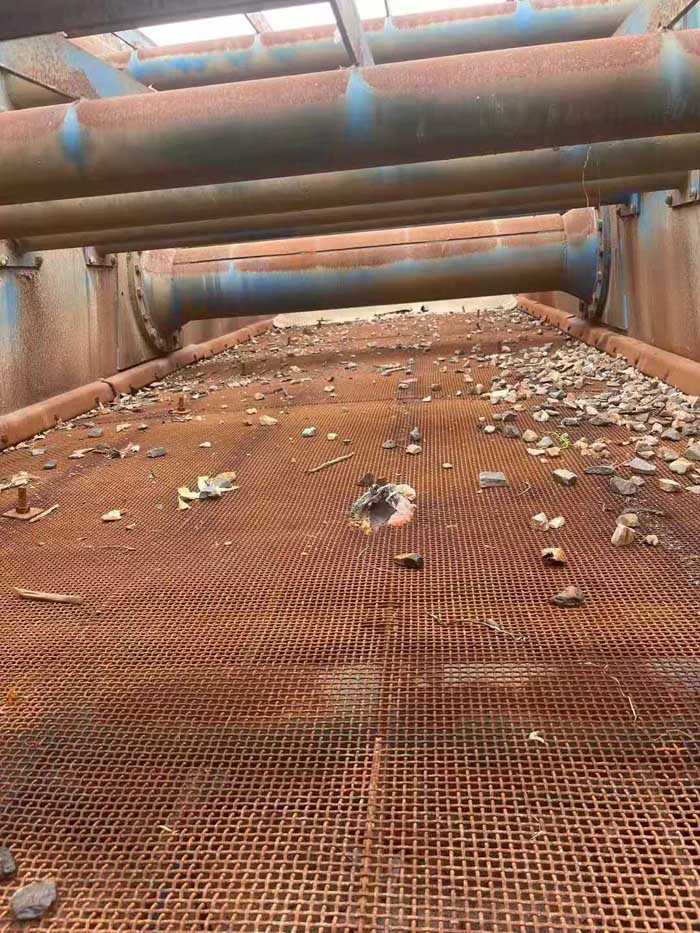 圓振動篩內(nèi)部情況 圓振動篩內(nèi)部情況