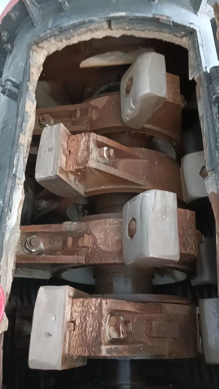 1250立軸制砂機(jī)內(nèi)部結(jié)構(gòu) 1250立軸制砂機(jī)內(nèi)部結(jié)構(gòu)