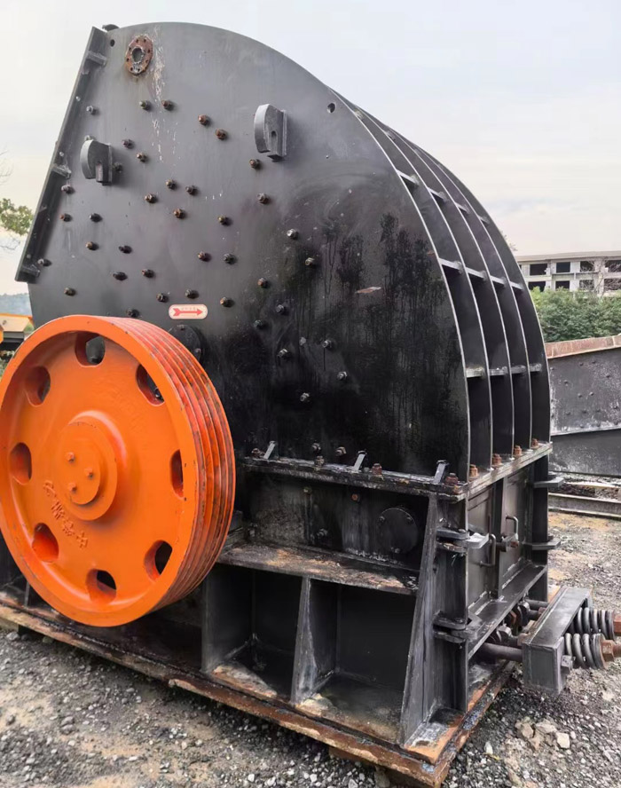 新鄉(xiāng)鼎力重錘破碎機(jī) 新鄉(xiāng)鼎力重錘破碎機(jī)